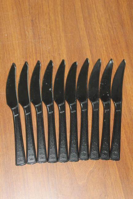Plastic Black Knife pack of 100