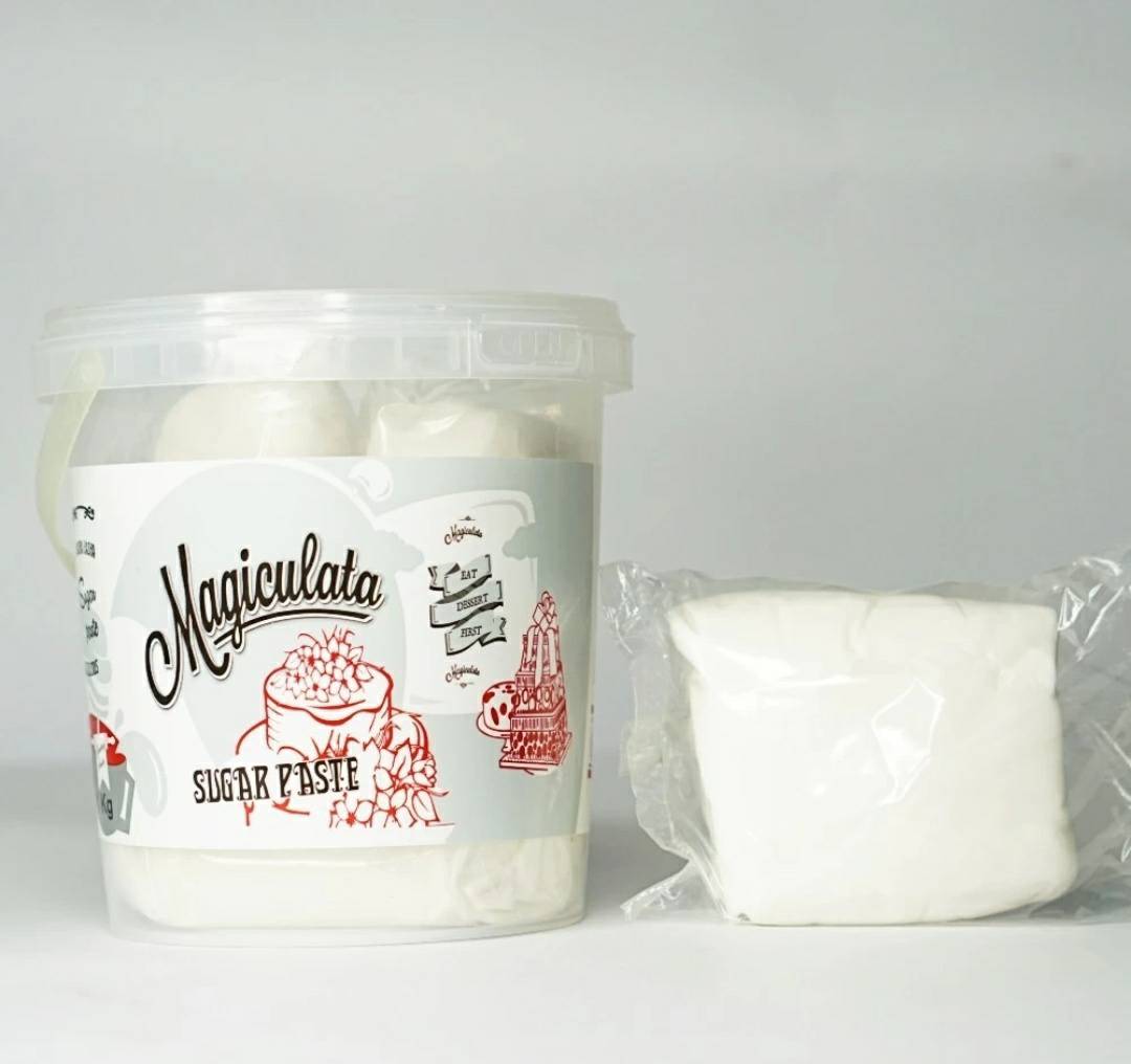 Magiculata sugar paste White fondant