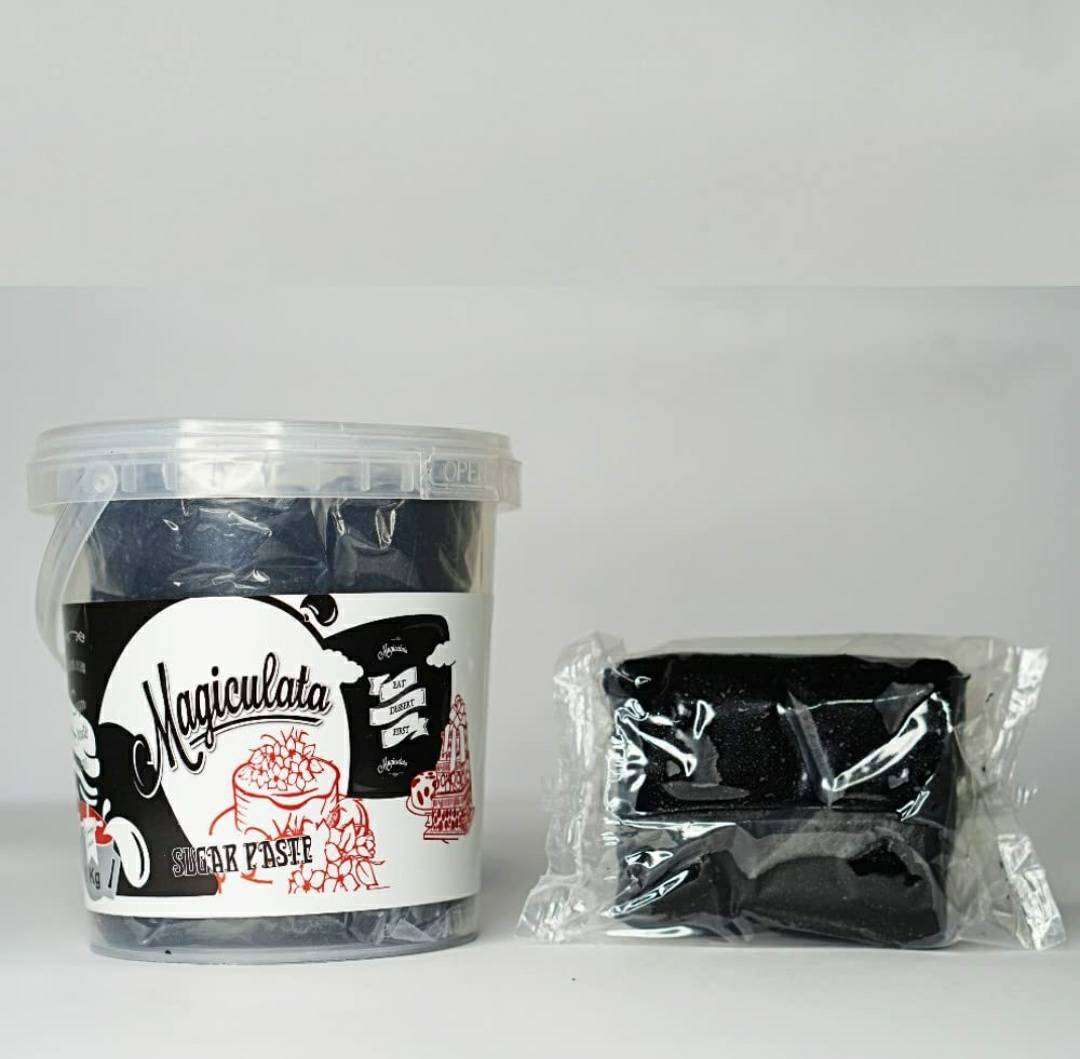Magiculata sugar paste Midnight Black fondant