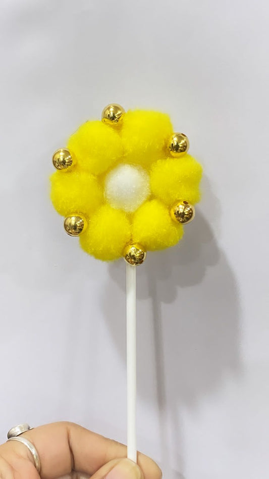 Pom pom cake topper