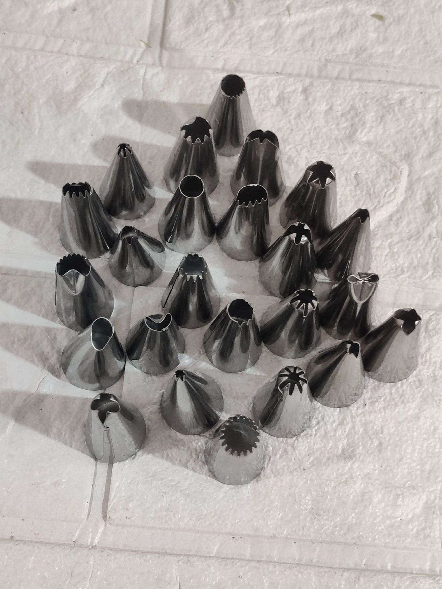 Cake Nozzle Set 
(24 Nozzle, 2 Disposal Piping Bag , 2 Nozzle Holder)