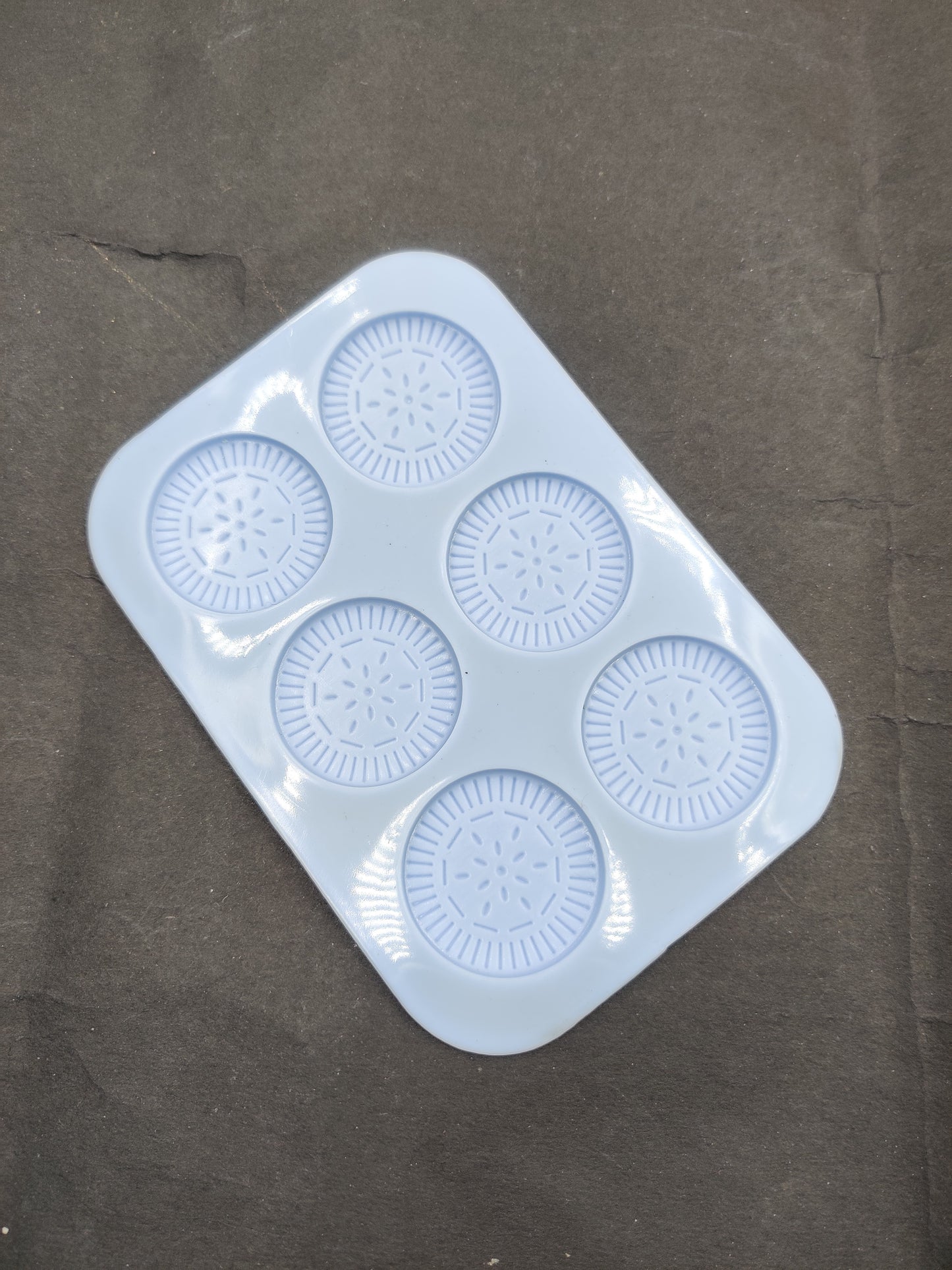 Round biscuit mould