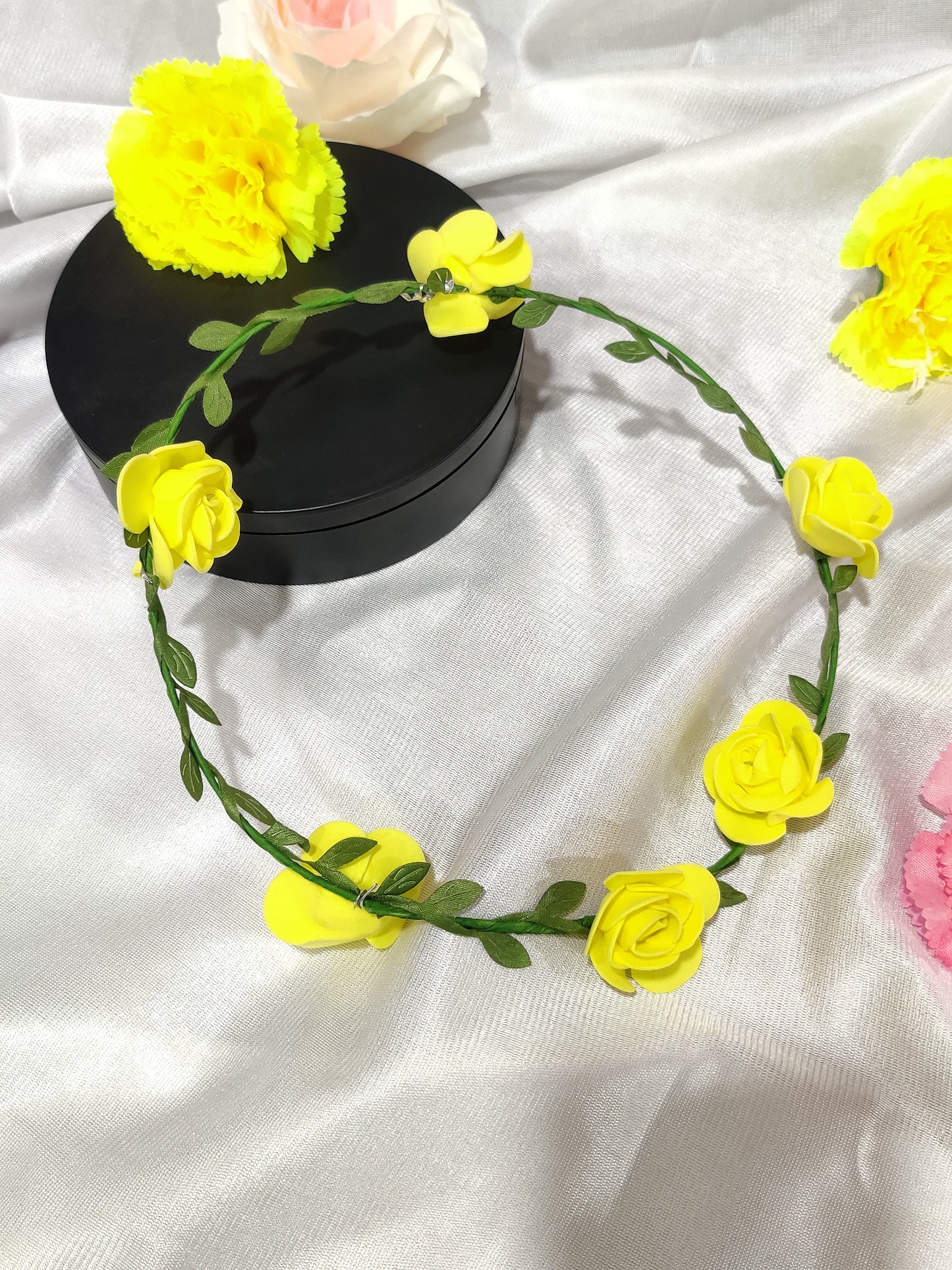 Yellow colour of tiara pack of 3