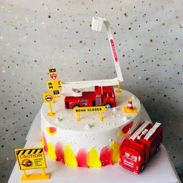 Construction Site Warning Sign Birthday Cake Decoration

SUR 181